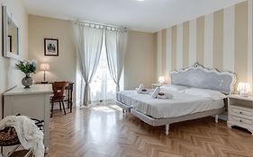 Flora - Sweet Dreams In Florence
